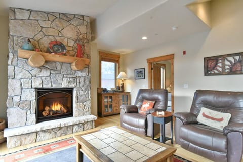 Mt. Victoria Lodge Penthouse Condo: Downtown, Hot Tub Apartment in Frisco