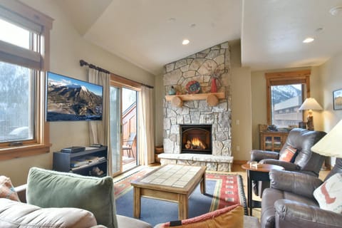 Mt. Victoria Lodge Penthouse Condo: Downtown, Hot Tub Apartment in Frisco