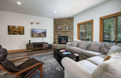 Stonebridge Townhome: Remodeled, Quiet Frisco Location Apartment in Frisco