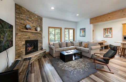 Stonebridge Townhome: Remodeled, Quiet Frisco Location Apartment in Frisco