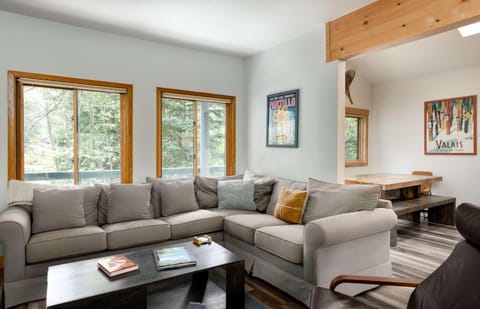 Stonebridge Townhome: Remodeled, Quiet Frisco Location Apartment in Frisco