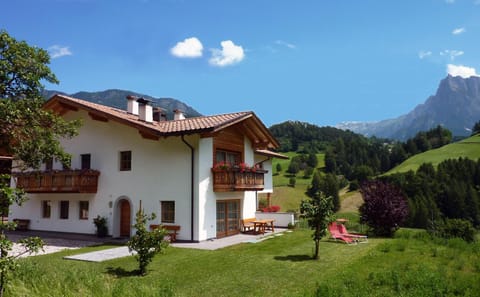 Facade/entrance, Mountain view