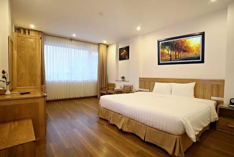 Bed, View (from property/room), View (from property/room), Bedroom, City view, City view, minibar, wardrobe