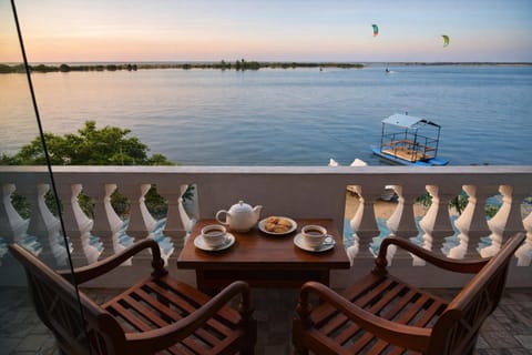 Balcony/Terrace, Seating area, Food, Sea view