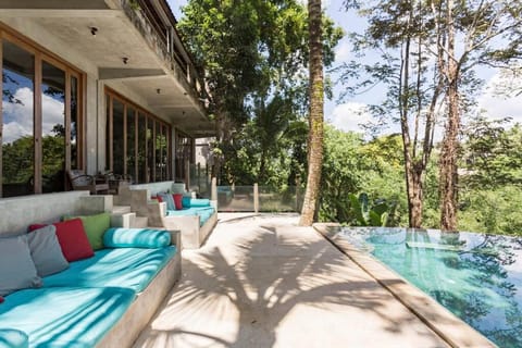 RiverView Gardens Villa in Tampaksiring