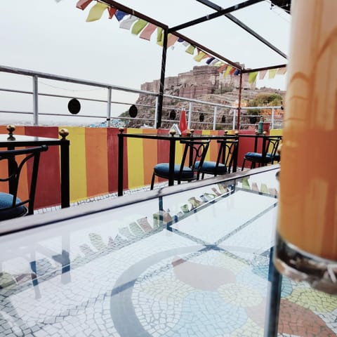 Restaurant/places to eat, Restaurant/places to eat, Dining area