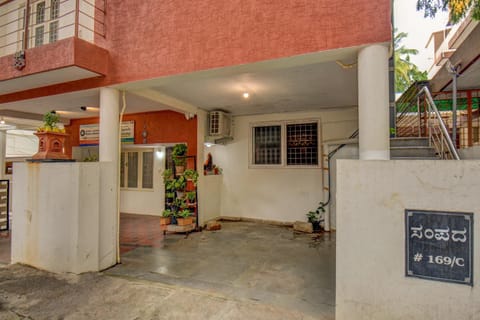 Property building, Facade/entrance