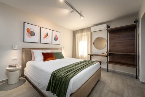 Property building, Bed, Photo of the whole room, Bedroom