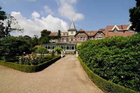Property building, Restaurant/places to eat, Garden, Balcony/Terrace, Garden view
