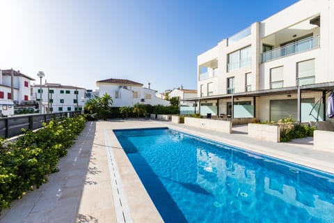 Property building, Facade/entrance, Swimming pool