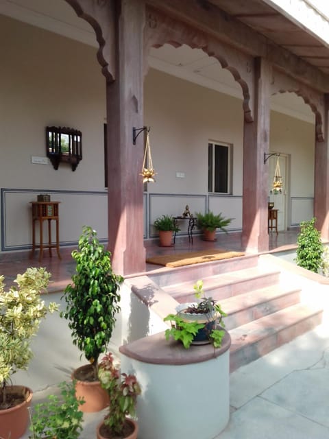 Property building, Facade/entrance, Day, Winter, View (from property/room), Decorative detail, On site, Area and facilities