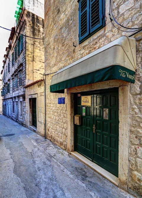 Facade/entrance, Day