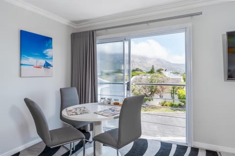 View (from property/room), Seating area, Dining area, Mountain view