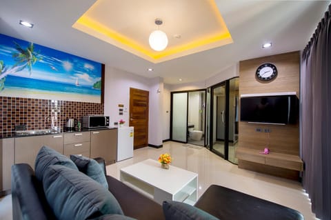 Toilet, Bathroom, TV and multimedia, Kitchen or kitchenette, Living room