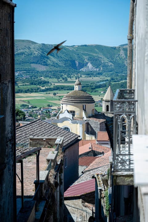 Bird's eye view, Balcony/Terrace, Decorative detail, Landmark view, Mountain view