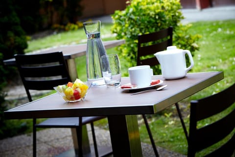 Restaurant/places to eat, Balcony/Terrace