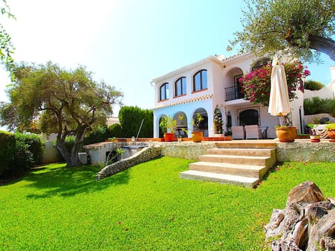 Property building, Day, Natural landscape, Garden, Garden view