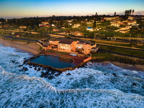 Property building, Bird's eye view, Swimming pool