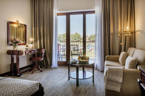 View (from property/room), Balcony/Terrace, Photo of the whole room, Bedroom