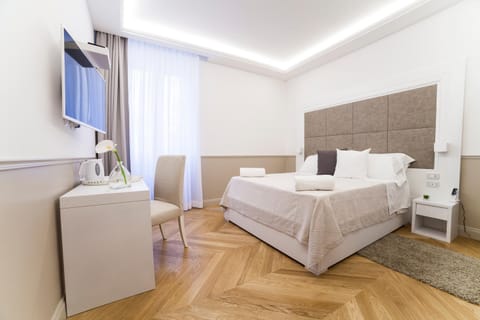 Nearby landmark, Bed, Day, Photo of the whole room, Bedroom, Family, Family