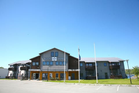 Property building, Day