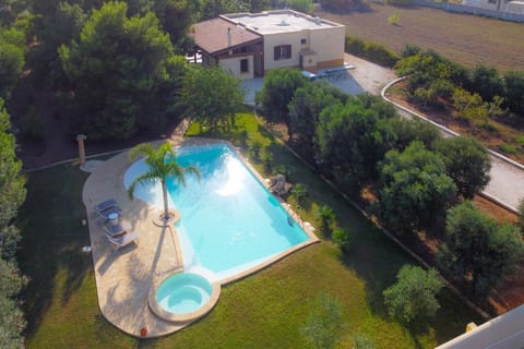 Shower, Patio, Patio, Facade/entrance, Bird's eye view, Garden, Garden, Balcony/Terrace, Balcony/Terrace, Garden view, Garden view, Pool view, Pool view, Street view, Swimming pool, Swimming pool, Quiet street view, Inner courtyard view