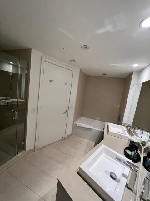 Luxury Beach Resort Apartment hotel in Hollywood Beach