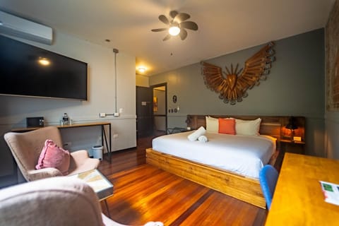 Bed, TV and multimedia, Bedroom