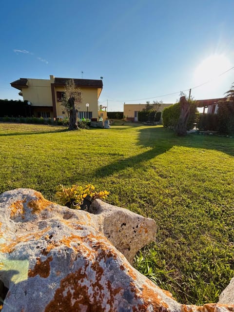 Property building, Spring, Day, Natural landscape, Garden, Garden view