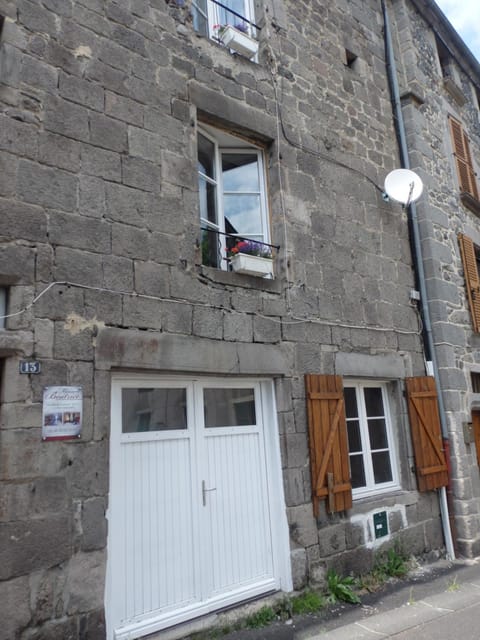 Property logo or sign, On site