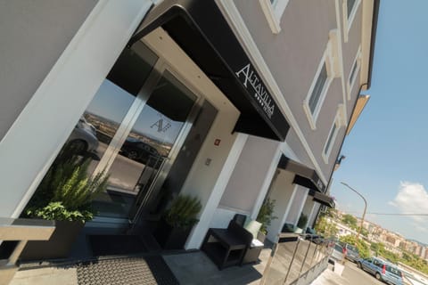 Facade/entrance, Balcony/Terrace