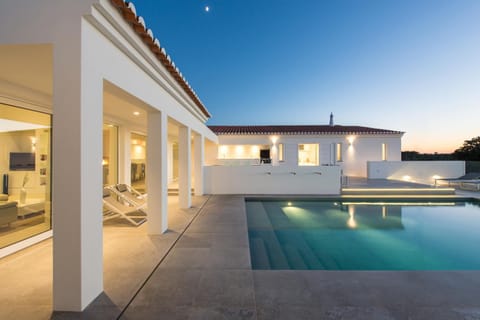 BBQ facilities, Balcony/Terrace, On site, Swimming pool, Swimming pool