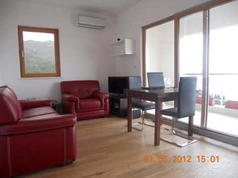 Patio, TV and multimedia, Living room, Dining area, Landmark view, Mountain view, Sea view, air conditioner