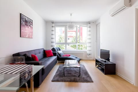 TV and multimedia, Living room, Photo of the whole room, Seating area, air conditioner