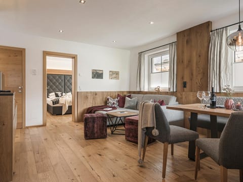 Living room, Seating area, Dining area