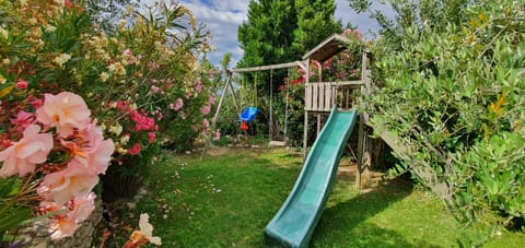 Le Mas des Fleurs Séguret House in Provence-Alpes-Côte d'Azur