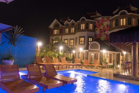 Swimming pool, Swimming pool