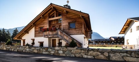 Facade/entrance, Balcony/Terrace