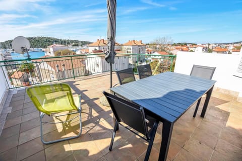 Balcony/Terrace, Seating area, Sea view, Area and facilities