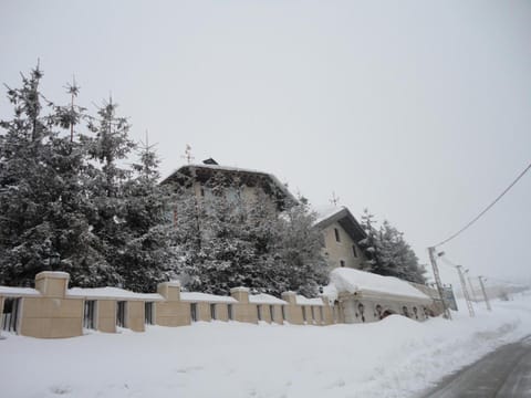 Garden, Hot Tub, Massage, Skiing, Steam room, Balcony/Terrace, Spa and wellness centre/facilities