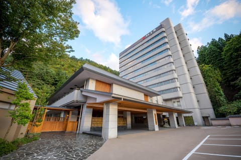 Property building, Facade/entrance, Day