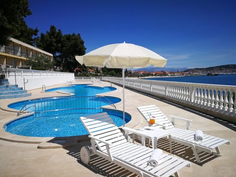 Day, Pool view, Swimming pool, sunbed