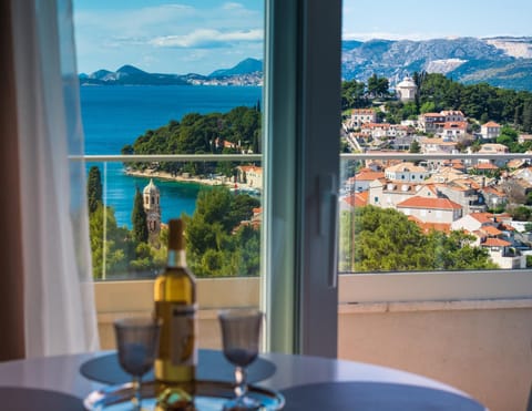 Dining area, City view, Sea view