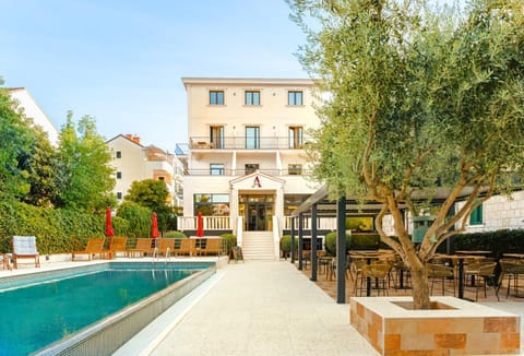 Property building, Patio, Pool view, Swimming pool, sunbed