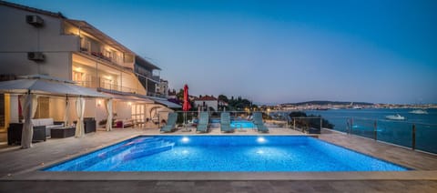 Facade/entrance, Beach, On site, Swimming pool, Swimming pool