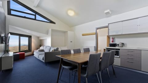 Kitchen or kitchenette, Seating area, Dining area