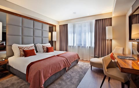 Bed, TV and multimedia, Photo of the whole room, Seating area, Bedroom