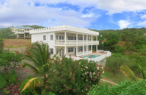 Neighbourhood, Natural landscape, Balcony/Terrace, Swimming pool