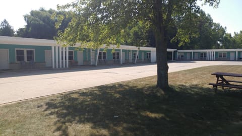 Patio, Facade/entrance, View (from property/room), Pets