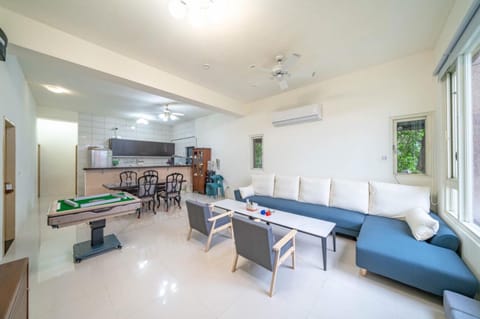 Communal lounge/ TV room, Communal lounge/ TV room, Karaoke, Living room, Dining area, Evening entertainment